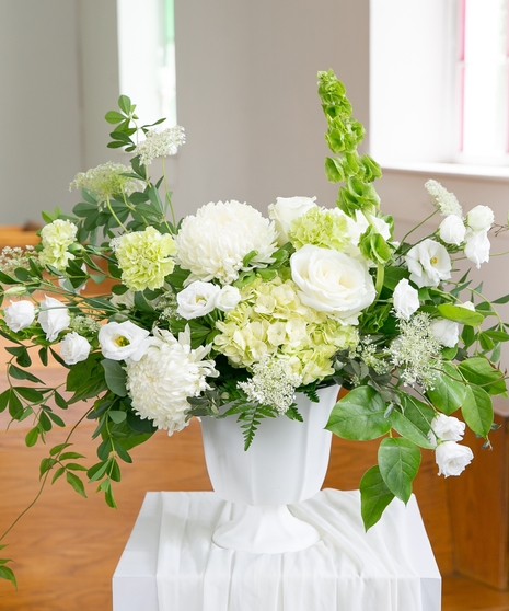 Tranquil Pedestal - White
